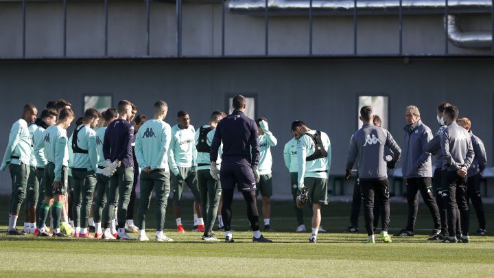El Betis plantea otro ajuste salarial a su primera plantilla