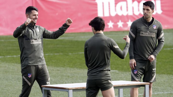 Simeone insistió una y otra vez en las jugadas de estrategia.