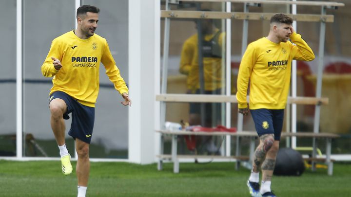 Mario Gaspar ya tiene el alta y Emery espera a Peña y a Alcácer