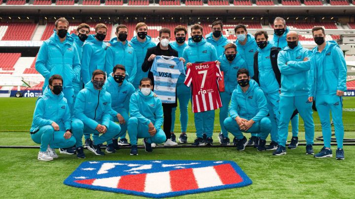 Simeone, con los Pumas, la selección de Argentina de rugby a 7, en el Wanda Metropolitano.