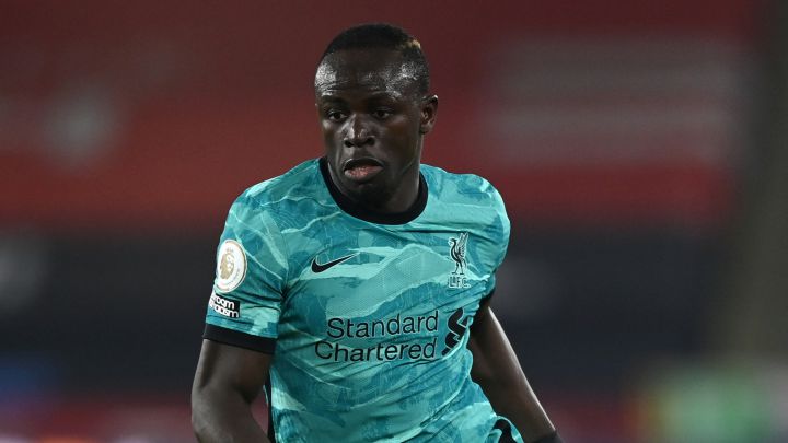 Mané elige entre Firmino y Salah