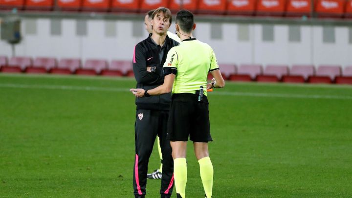 El Sevilla clama contra el arbitraje de Sánchez Martínez, cuya designación había sentado mal por lo sucedido hace dos años también ante el Barcelona.