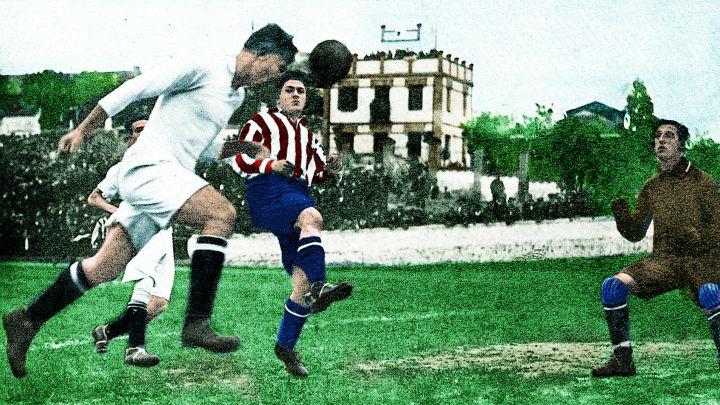 Santiago Bernabéu remata sobre la meta del Athletic. En 1920 el que luego sería presidente blanco firmaría por los rojiblancos. Estaría un año.