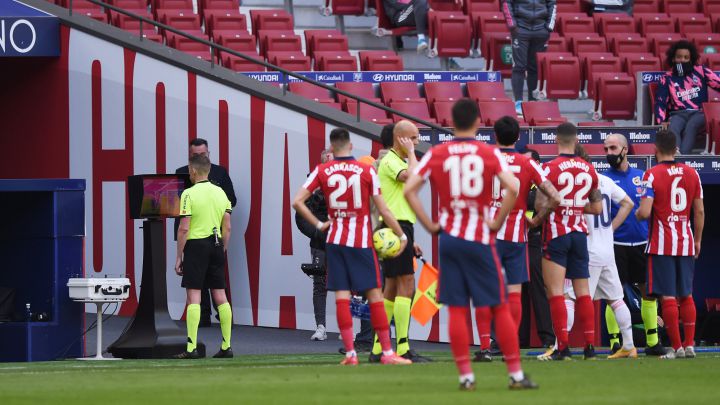 El VAR corrigió más jugadas a favor del Atleti que del Madrid