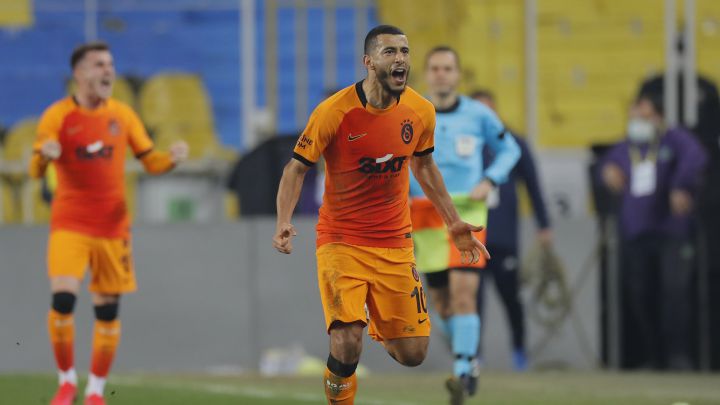 El Galatasaray despide a un jugador por criticar el mal estado del césped