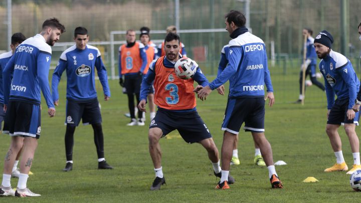 Eneko Bóveda, durante un entrenamiento del Deportivo.
