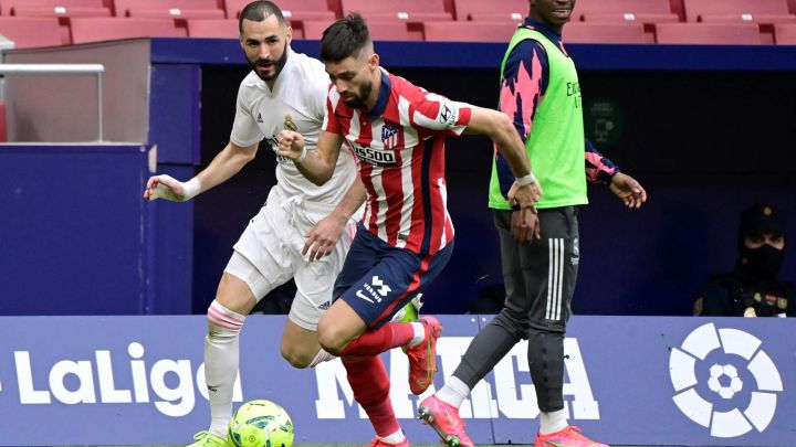 Yannick Carrasco durante el derbi contra el Real Madrid.