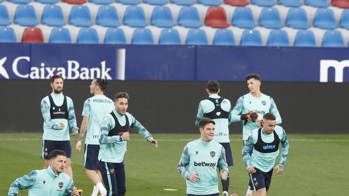 Los 20 citados del Levante para el derbi