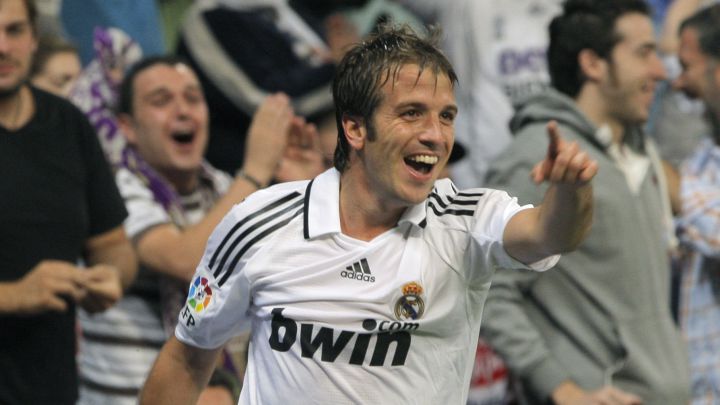 Mourinho a Van der Vaart: "Vete, que voy a comprar a Özil"