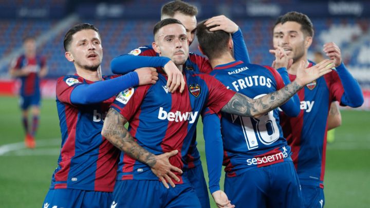 Roger, máximo goleador histórico del derbi valenciano en Liga