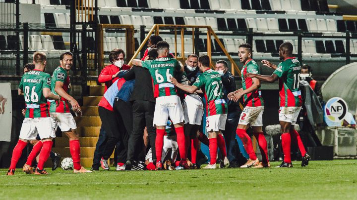 Los jugadores del Marítimo celebran un gol
