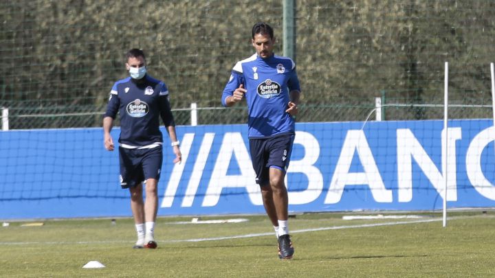 Celso Borges entrenándose en solitario con el Deportivo