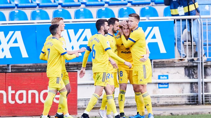 Aprobados y suspensos del Cádiz: Álex salva un punto