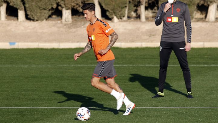 El Elche vuelve al trabajo sin Barragán, pero con Rigoni y Piatti