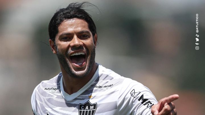 Hulk celebra un gol