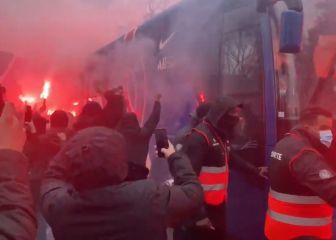 El lío que armaron los hinchas del PSG al recibir al equipo