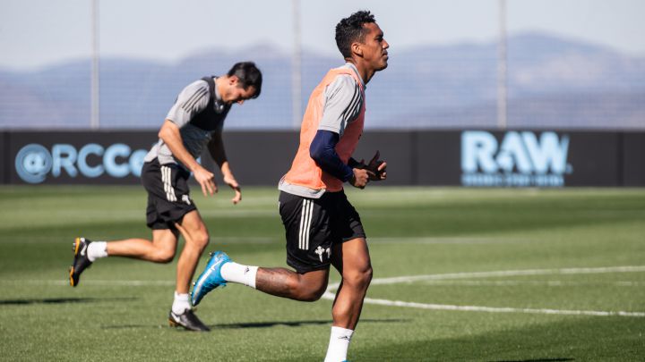 Renato Tapia corre durante un entrenamiento del Celta en la ciudad deportiva del club vigués.