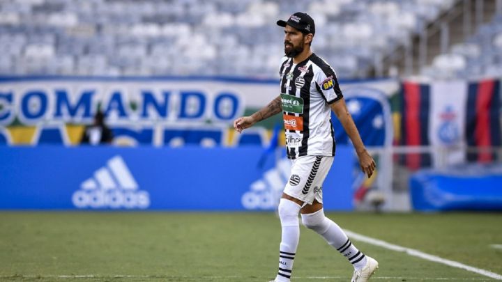 El 'Loco' Abreu, a por su club 31
