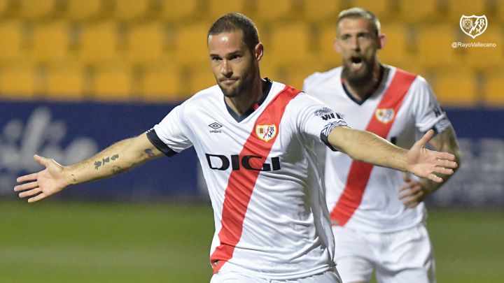 Mario Suárez celebra su gol al Alcorcón.