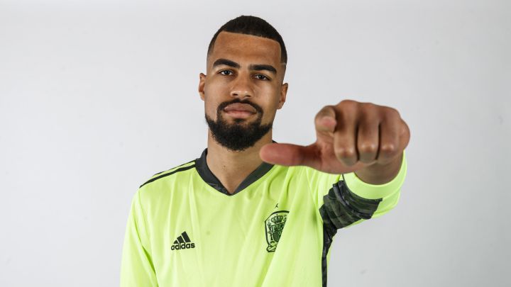 Robert Sánchez: "Los porteros que más me han influido son Iker Casillas y De Gea"