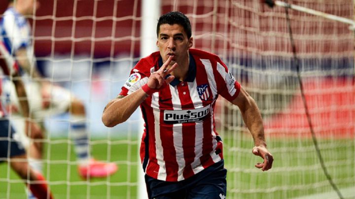 Luis Suárez celebra un gol con el Atlético al Alavés.