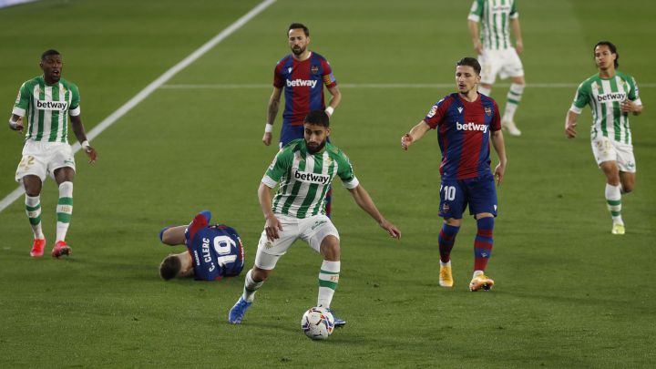 El Stade Rennais se habría interesado por el atacante del Betis Nabil Fekir, con un valor de mercado de 25 millones de euros según Transfermarkt.