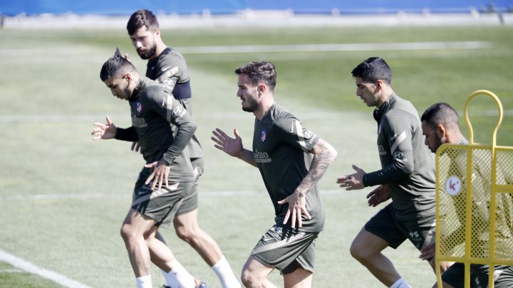 El Atlético se entrenó sin Giménez ni Dembélé, a falta de más pruebas