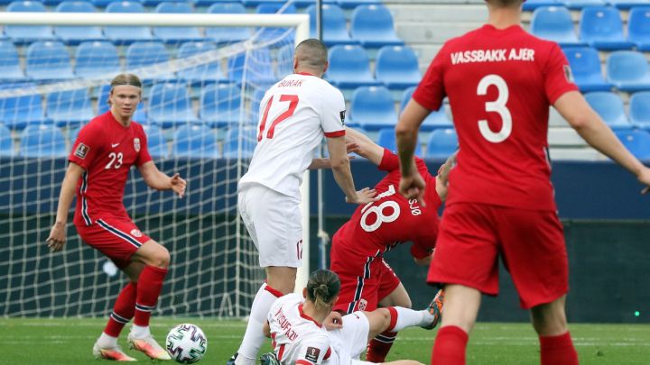 Turquía arrolla a Noruega en una mala tarde de Haaland y Odegaard