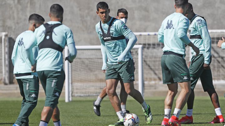 La defensa del Betis, en vilo