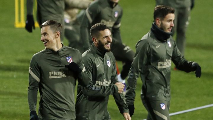 Marcos Llorente, Koke y Saúl, en un entrenamiento del Atlético.