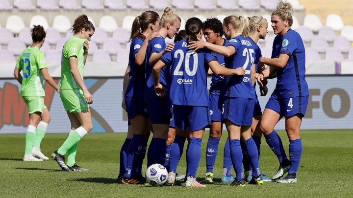 Jugadoras del Chelsea durante el partido ante el Wolfsburgo en Champions.