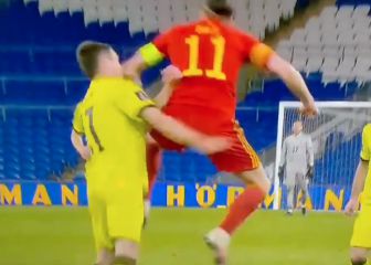 Un enemigo público de Escocia recibe un codazo de Bale y el comentarista suelta esta frase...