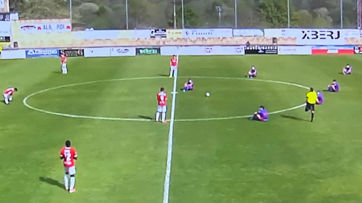 El Amorebieta protesta contra la RFEF armado con mascarillas