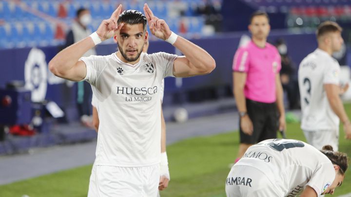 Rafa Mir recupera las constantes vitales del Huesca
