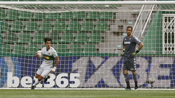 Aprobados y suspensos en el Elche: Pere Milla le da otro punto al equipo