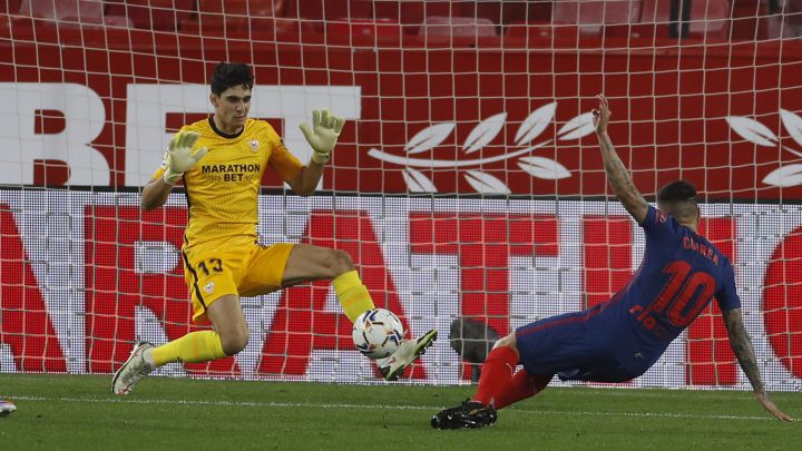 El portero del Sevilla Yassine Bono salvó dos puntos ante el Atlético de Madrid y atrapa a Jan Oblak en coeficiente de goles encajados. Lleva un año genial.