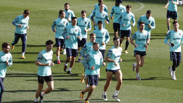 Melero regresa al trabajo con el grupo dos meses después