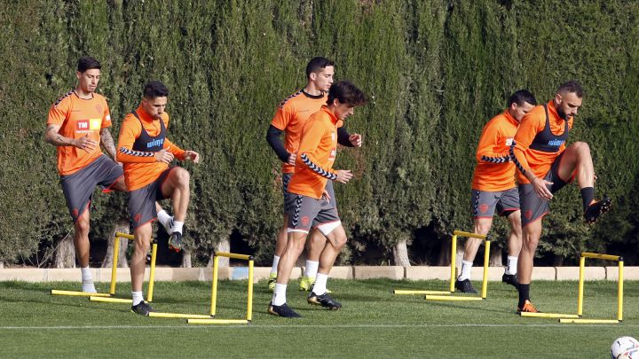 El Elche regresa al trabajo pendiente de Piatti y con la vuelta de Boyé