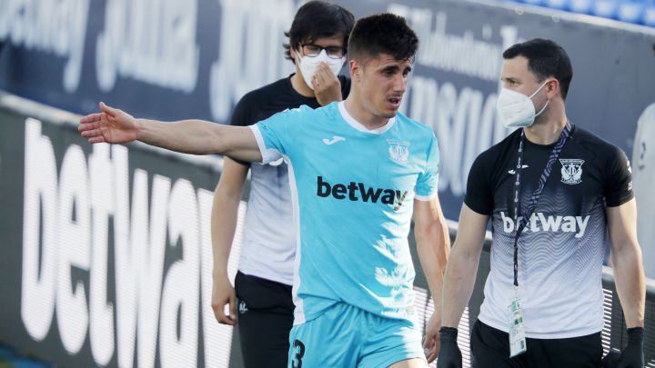 Bustinza jugó lesionado contra el Sabadell desde el primer minuto