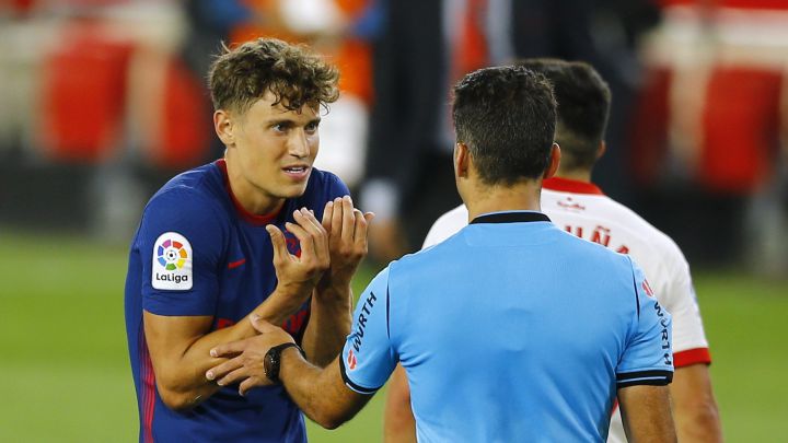 Las peñas del Atleti contra Gil Manzano