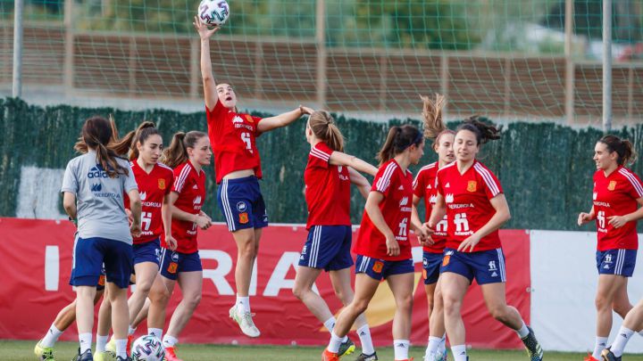 La Selección, entre compromisos publicitarios y el césped