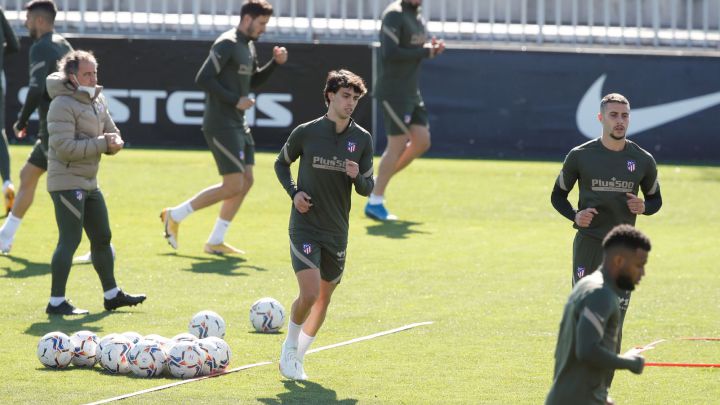 Simeone se queda en manos de João Félix y Correa.
