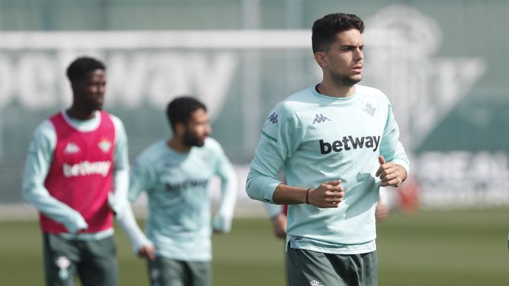 El defensa del Betis Marc Bartra, que apunta a volver a jugar ante el Atlético de Madrid: "Paso muchos nervios, no estoy para verlo desde fuera". "