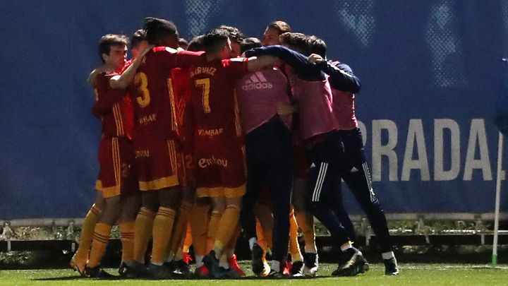 Los jugadores del Zaragoza celebran el gol de Tejero en Fuenlabrada.