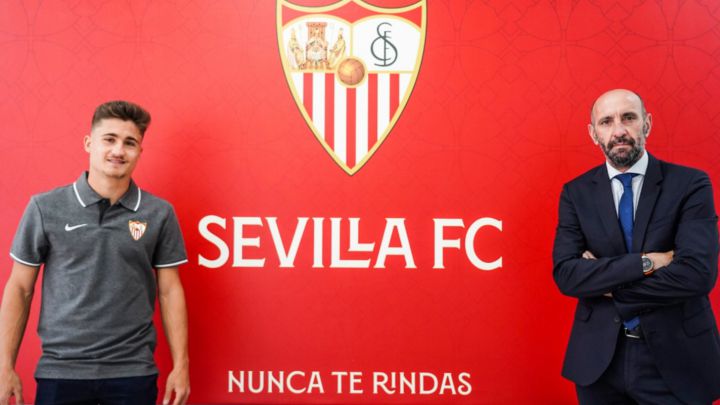 El Sevilla amplió hasta 2024 el contrato del delantero del filial Iván Romero, que actualmente es el máximo goleador de todos los grupos de Segunda B.