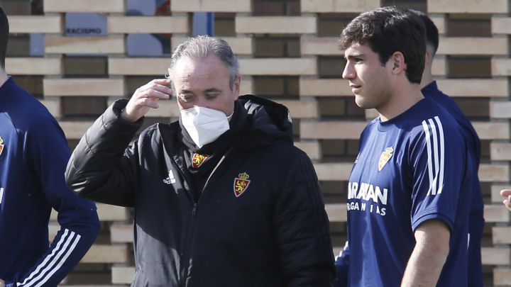 Juna Ignacio Martínez, junto a Iván Azón, en un entrenamiento.