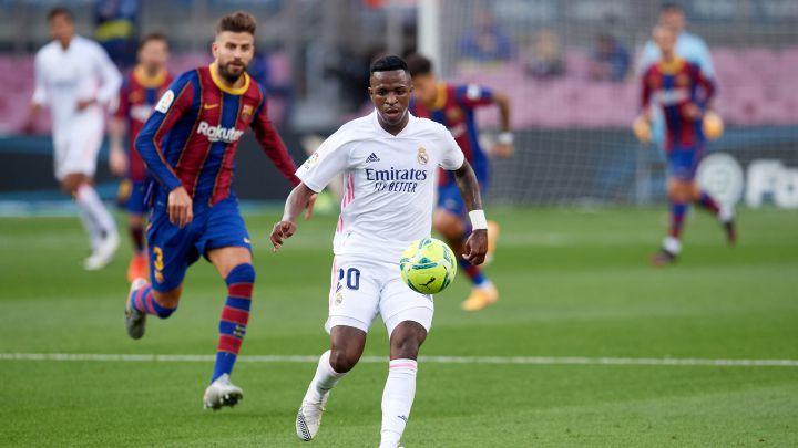 El partido entre el Real Madrid y el Barcelona se disputa hoy a las 21:00 en Movistar LaLiga. En AStv se podrá seguir en directo el análisis del Clásico.