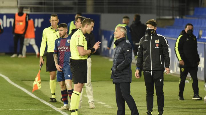 Escribá sólo mejora en un punto la media de Almirón en el Elche