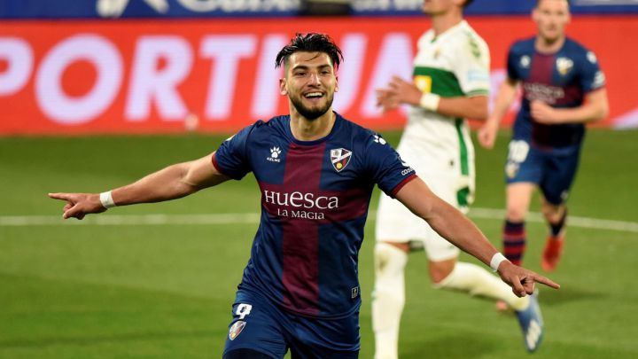 Rafa Mir celebra un gol