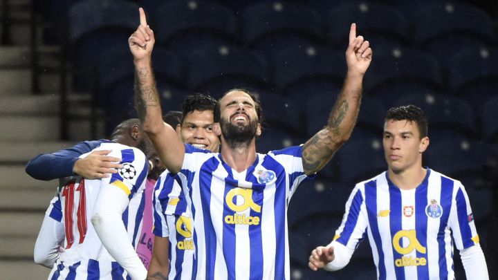 Oliveira celebra un gol